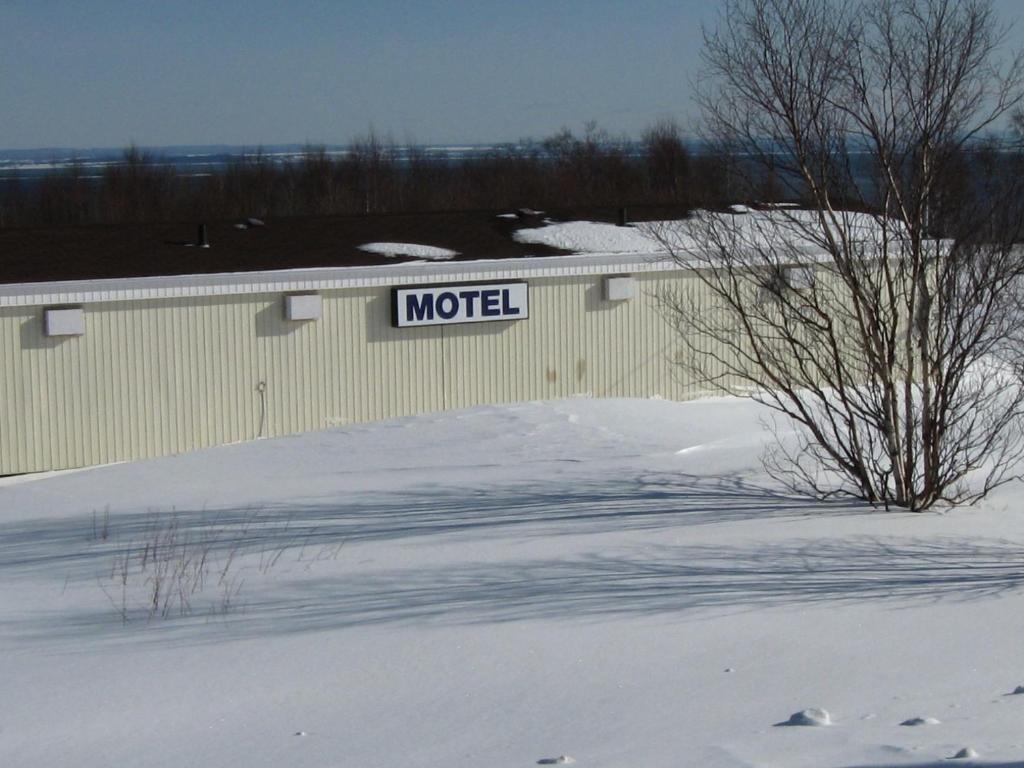 Motel De La Pointe Aux Bouleaux Бе-Сент-Катрин Экстерьер фото