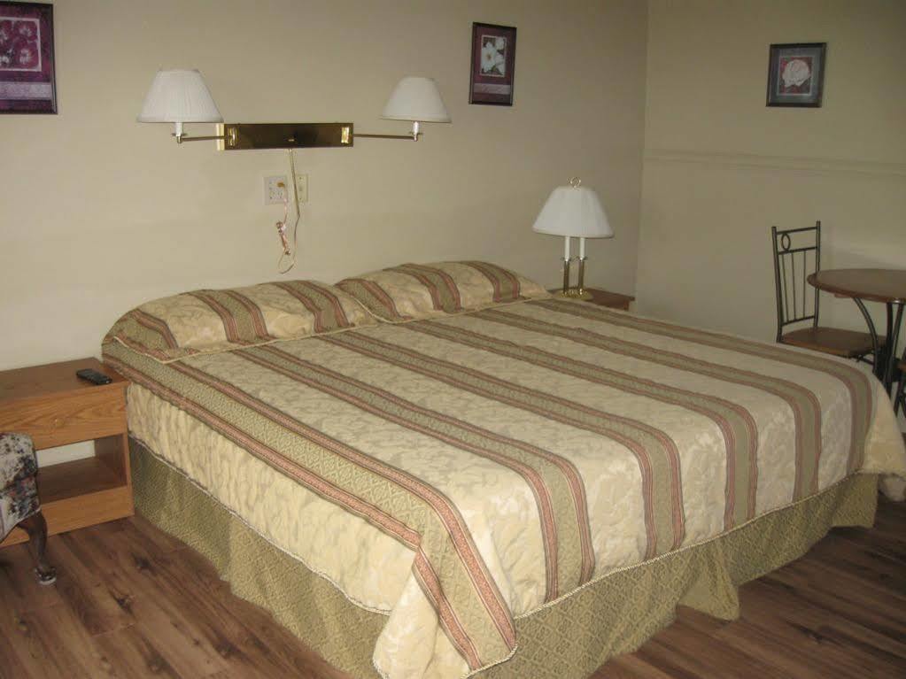 Motel De La Pointe Aux Bouleaux Бе-Сент-Катрин Экстерьер фото